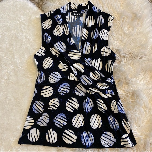 🌵 4/25 DKNY geometric polka dot v neck blouse - Picture 2 of 9